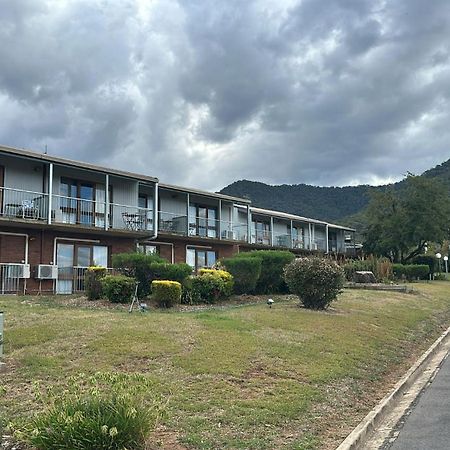 Mountain Creek Motel Bar & Restaurant Mount Beauty Εξωτερικό φωτογραφία
