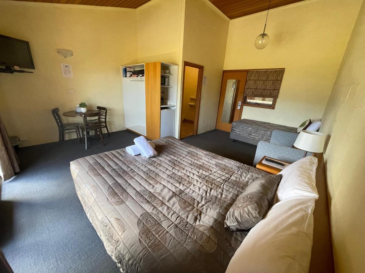 Mountain Creek Motel Bar & Restaurant Mount Beauty Εξωτερικό φωτογραφία
