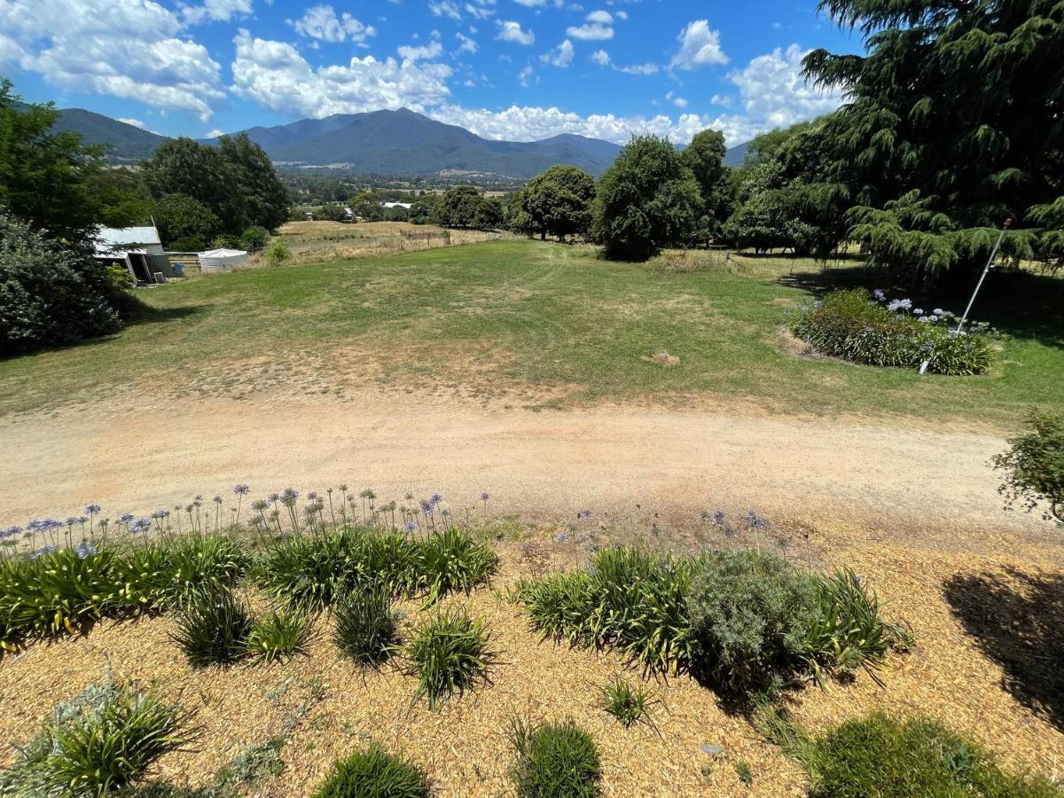 Mountain Creek Motel Bar & Restaurant Mount Beauty Εξωτερικό φωτογραφία