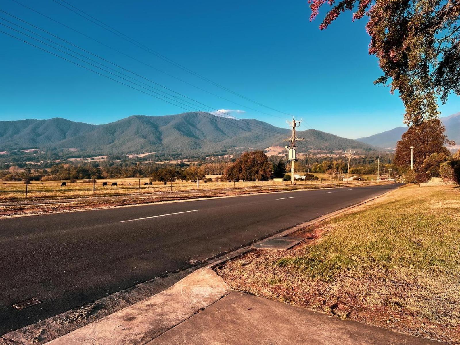 Mountain Creek Motel Bar & Restaurant Mount Beauty Εξωτερικό φωτογραφία