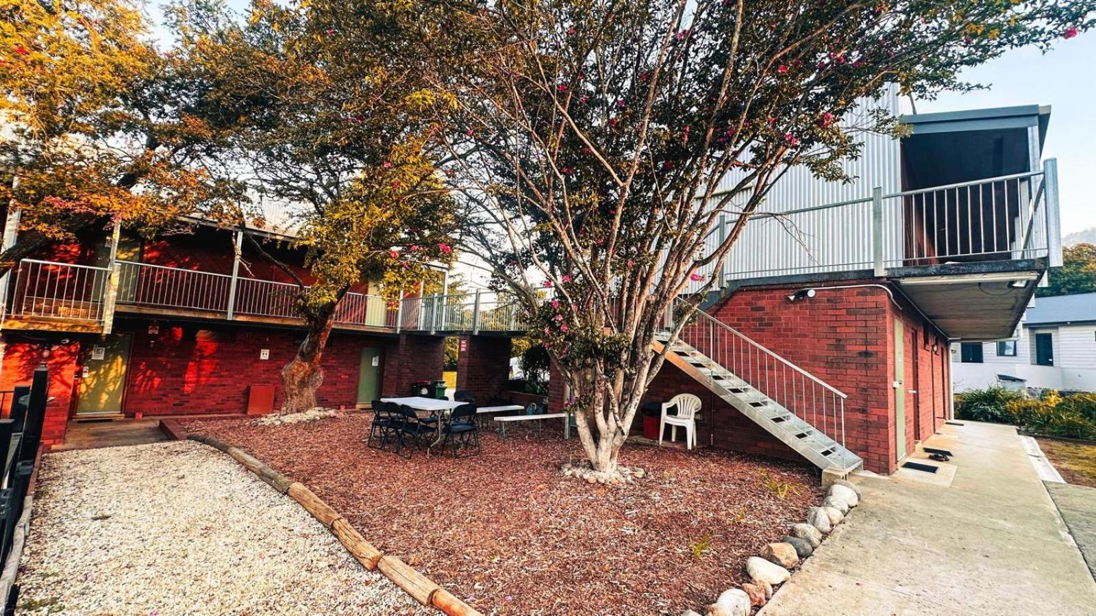 Mountain Creek Motel Bar & Restaurant Mount Beauty Εξωτερικό φωτογραφία