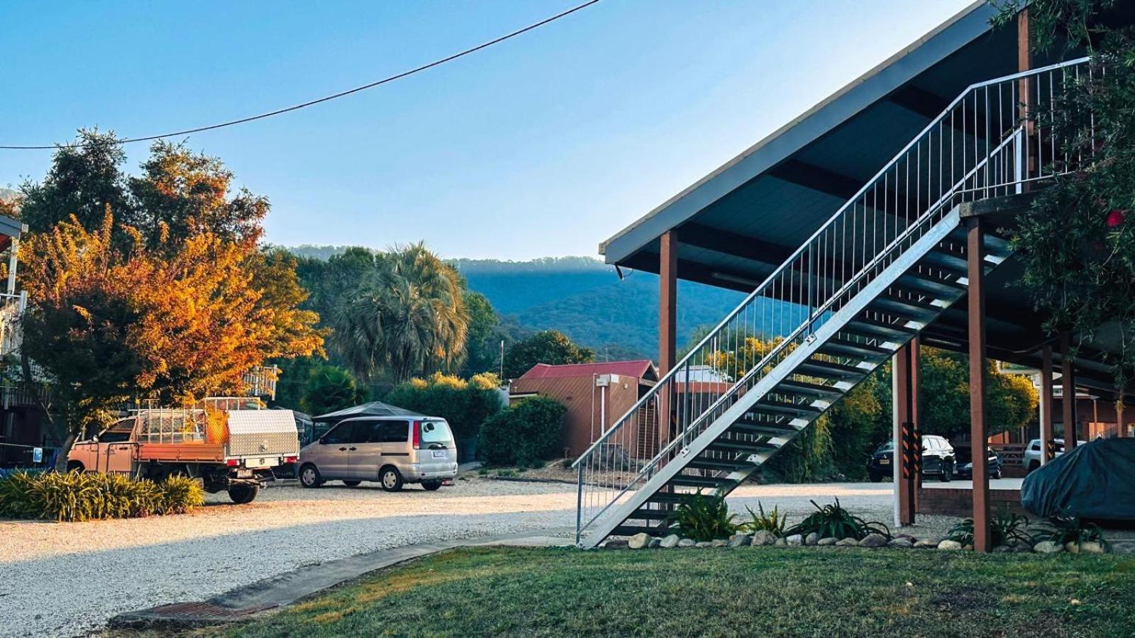 Mountain Creek Motel Bar & Restaurant Mount Beauty Εξωτερικό φωτογραφία