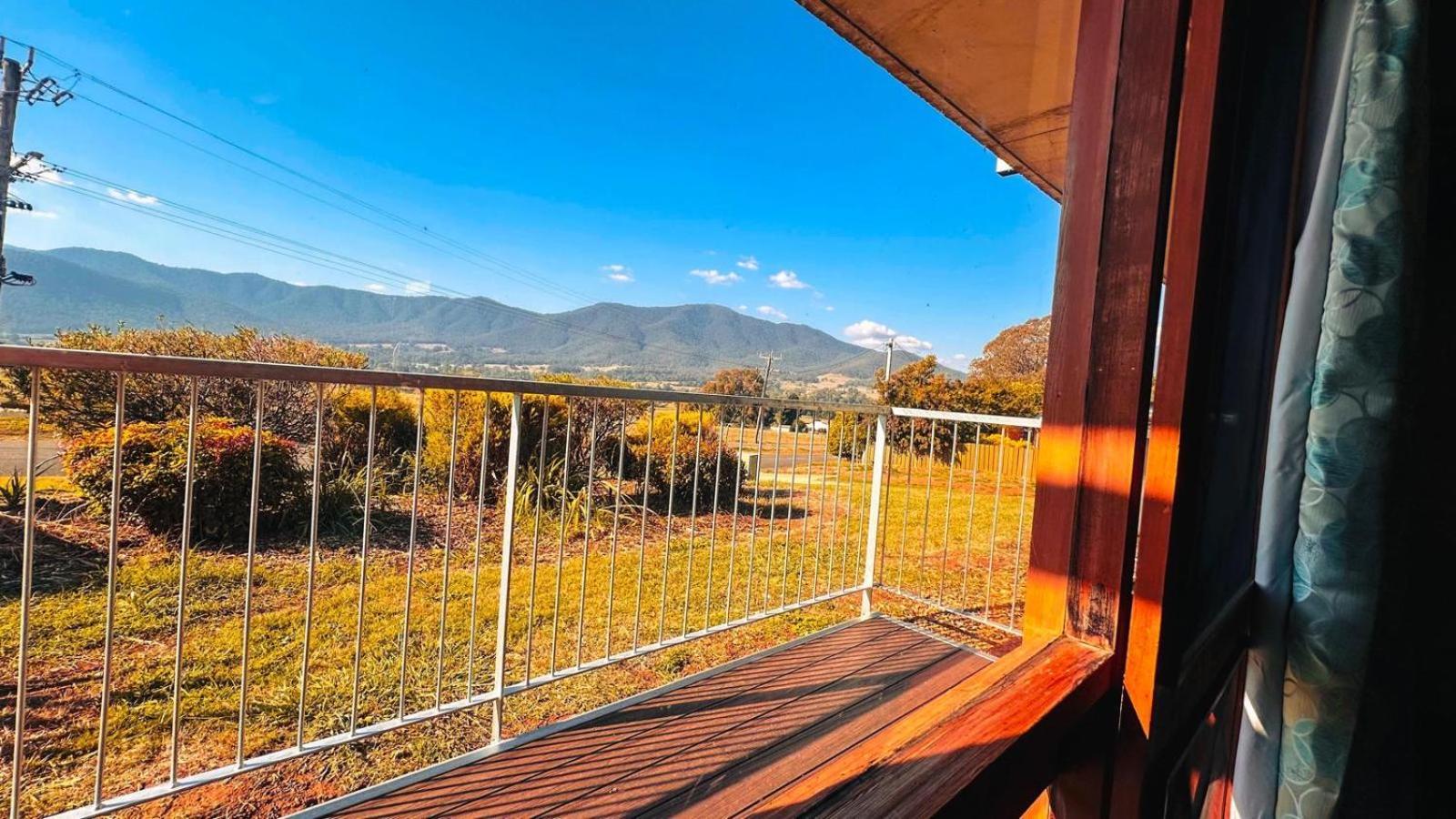 Mountain Creek Motel Bar & Restaurant Mount Beauty Εξωτερικό φωτογραφία