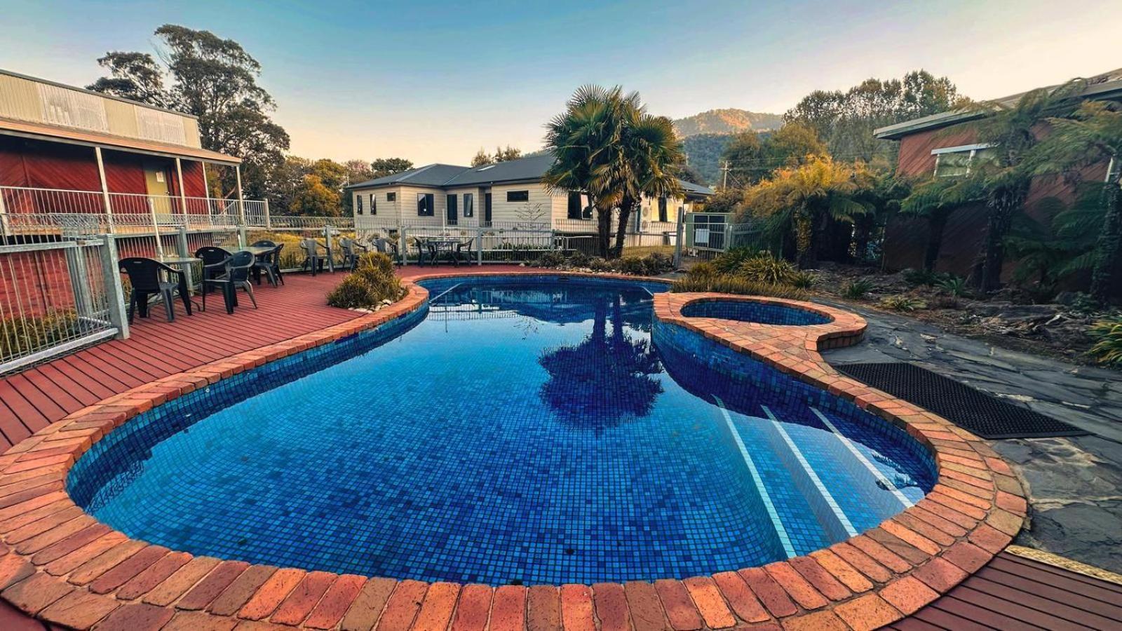 Mountain Creek Motel Bar & Restaurant Mount Beauty Εξωτερικό φωτογραφία