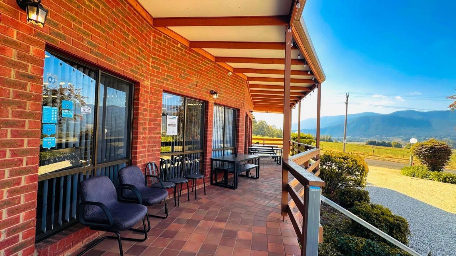 Mountain Creek Motel Bar & Restaurant Mount Beauty Εξωτερικό φωτογραφία