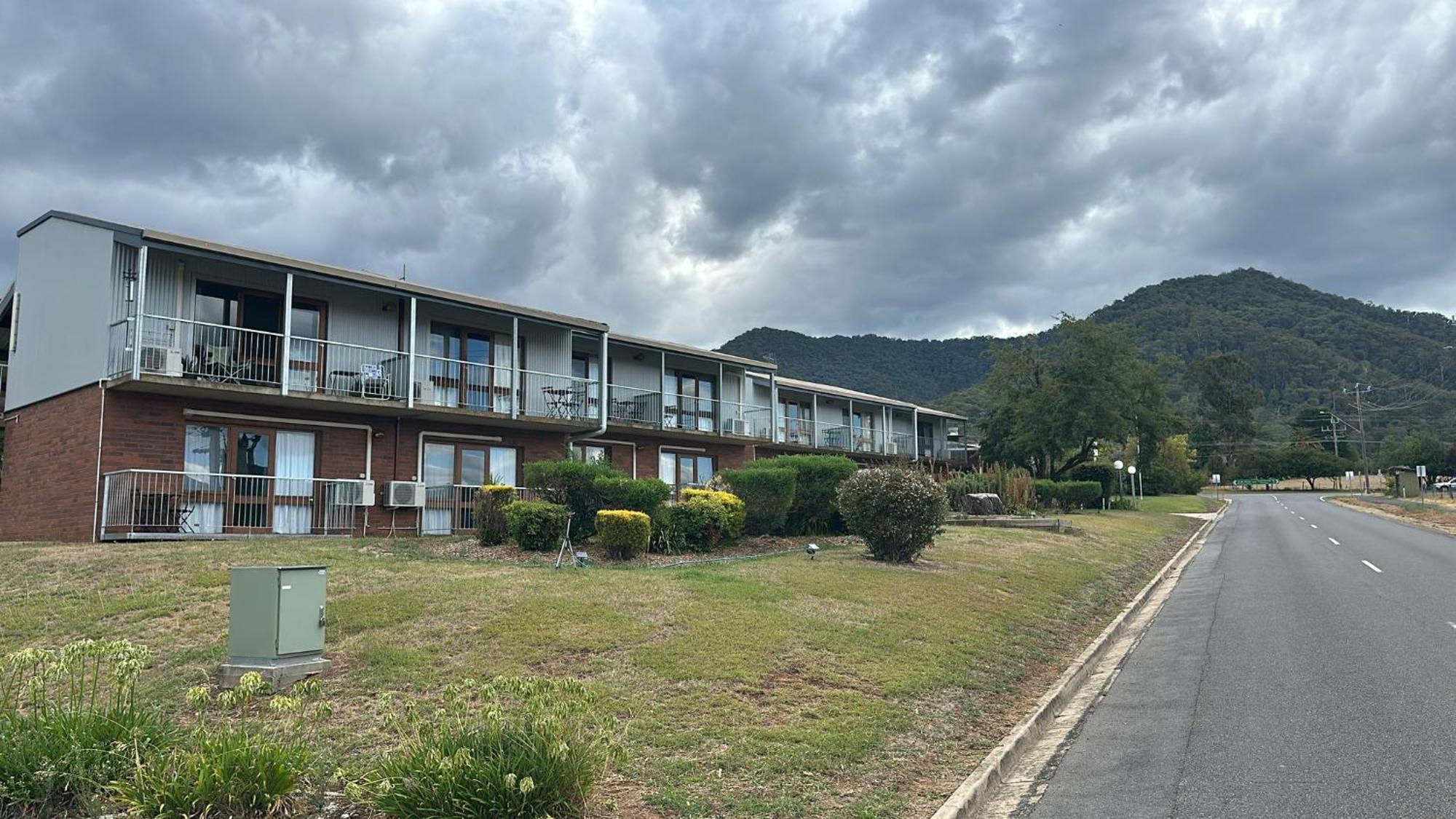 Mountain Creek Motel Bar & Restaurant Mount Beauty Εξωτερικό φωτογραφία