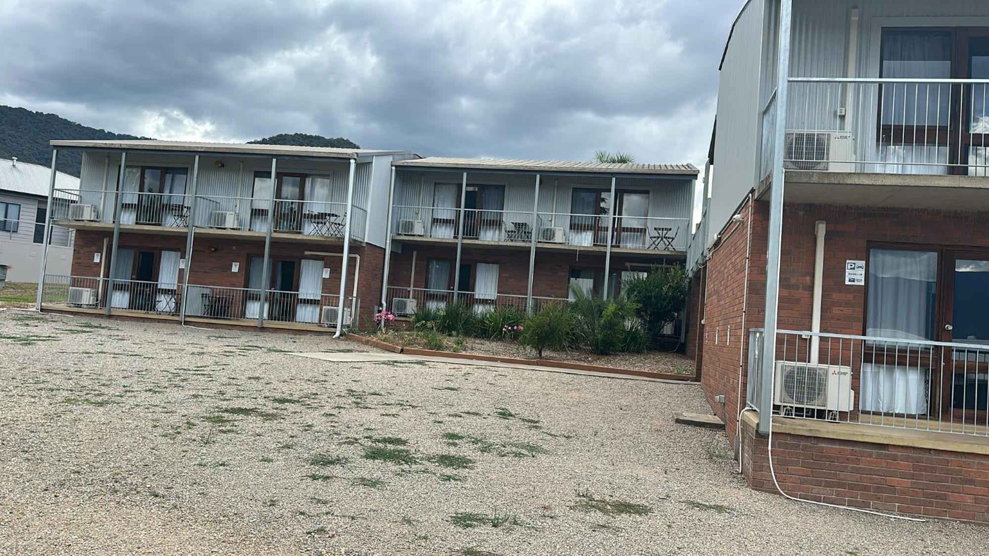 Mountain Creek Motel Bar & Restaurant Mount Beauty Εξωτερικό φωτογραφία