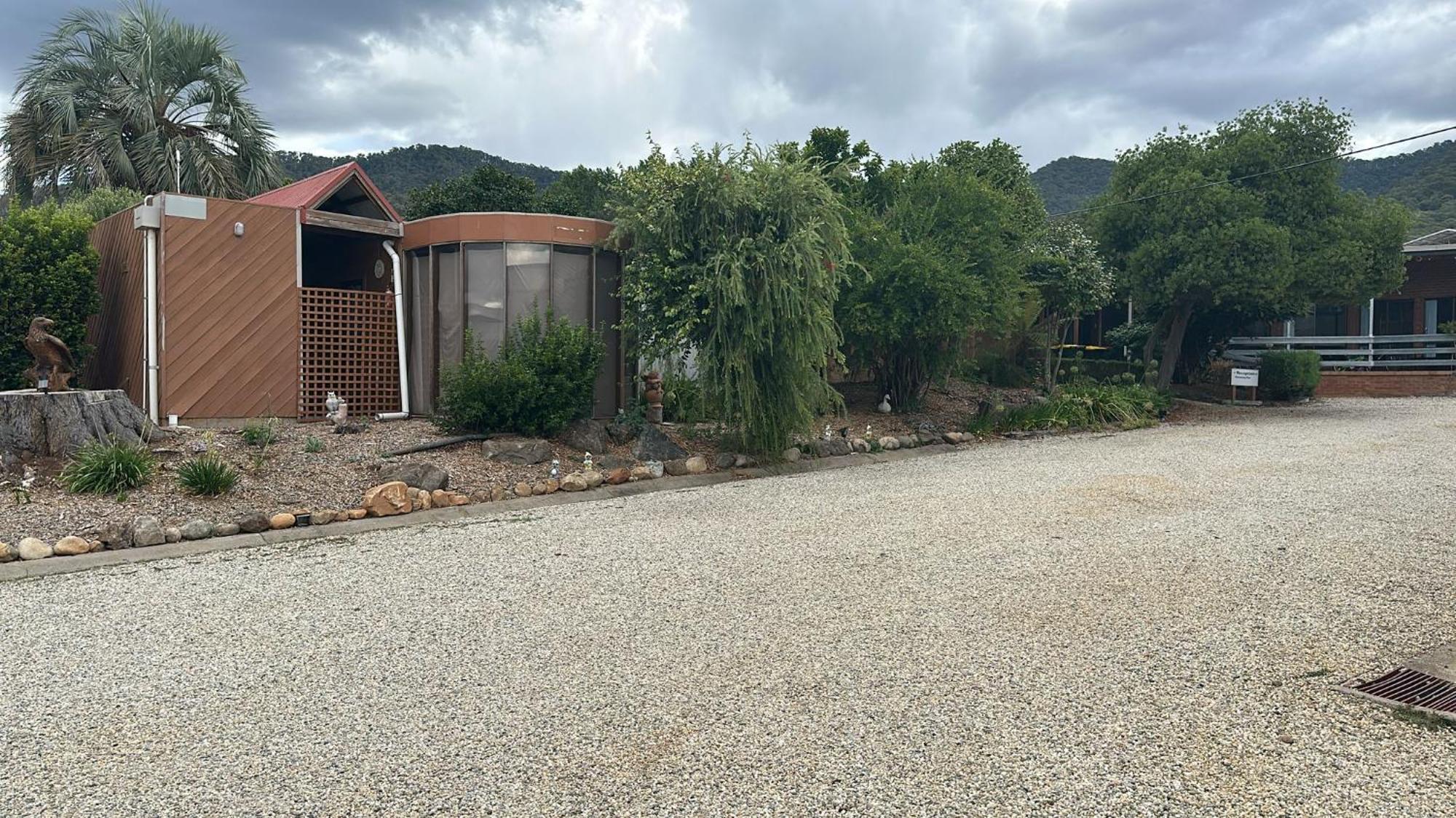 Mountain Creek Motel Bar & Restaurant Mount Beauty Εξωτερικό φωτογραφία
