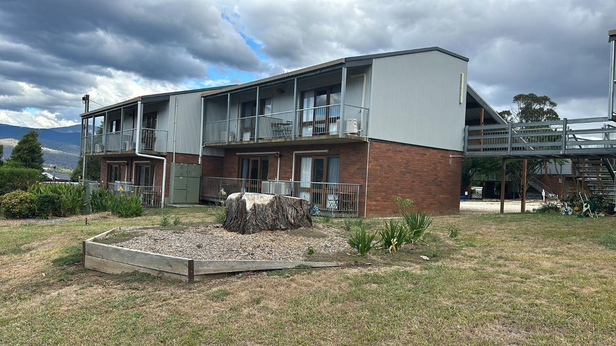 Mountain Creek Motel Bar & Restaurant Mount Beauty Εξωτερικό φωτογραφία