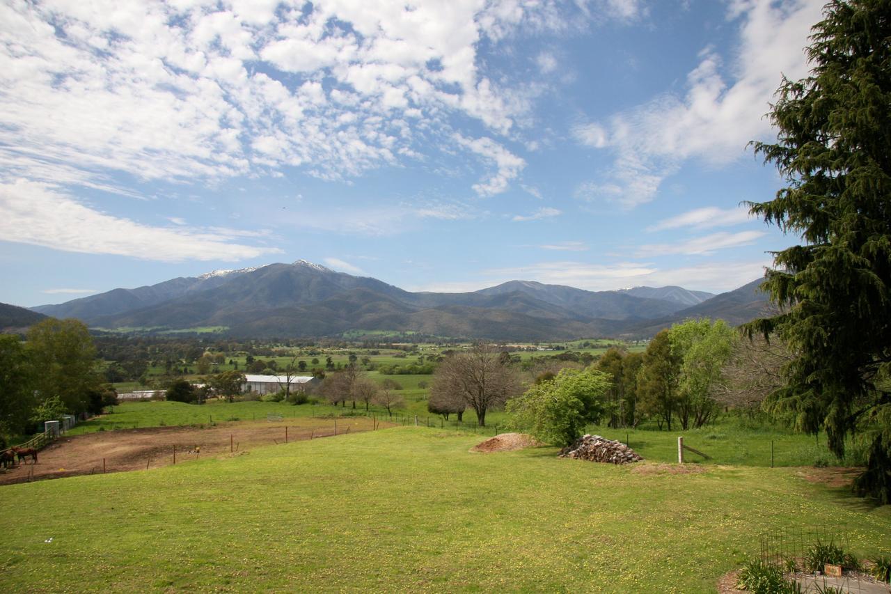 Mountain Creek Motel Bar & Restaurant Mount Beauty Εξωτερικό φωτογραφία